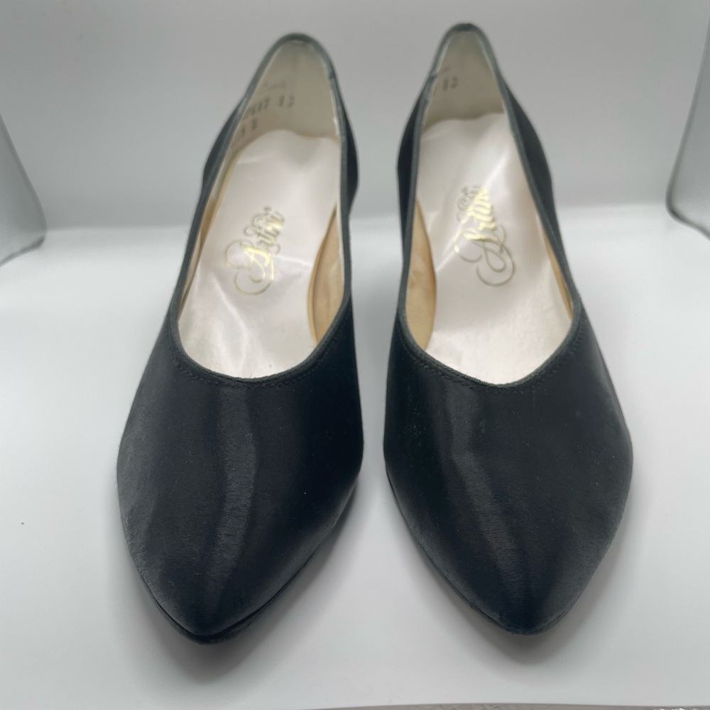Black Heels closed toe 2- 1/2 inch heel